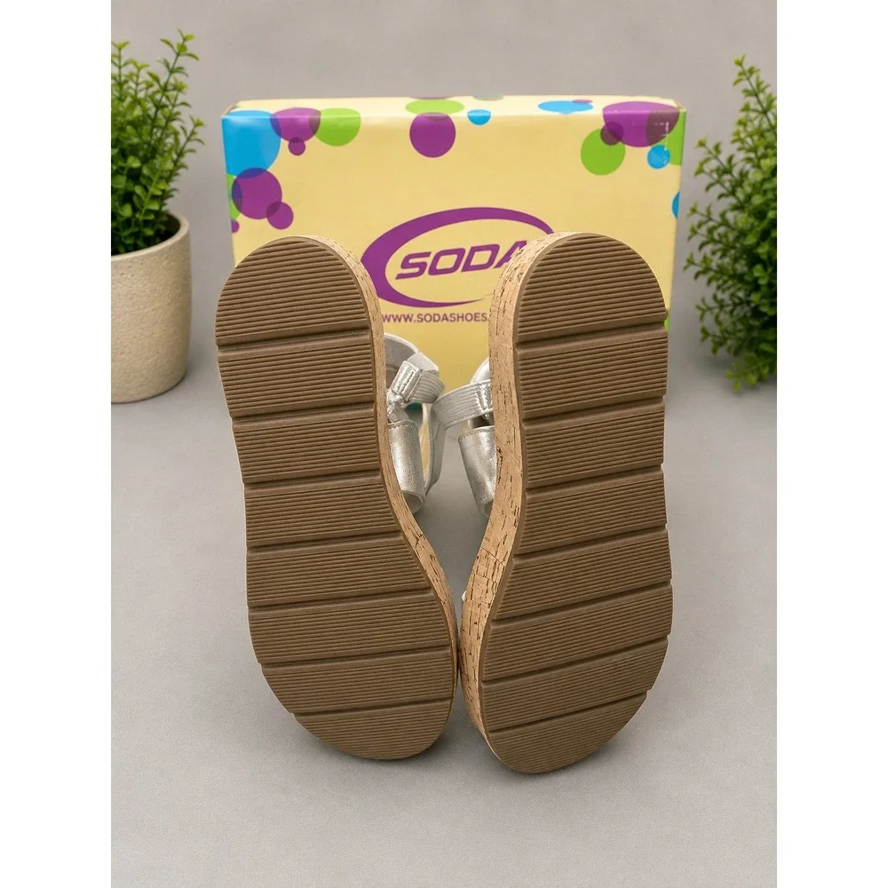 Soda Racoon sandals in size 8